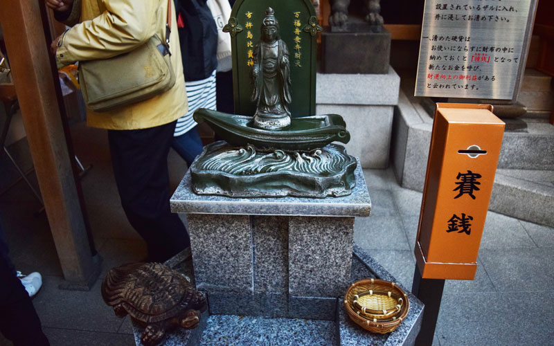 小網神社　銭洗い