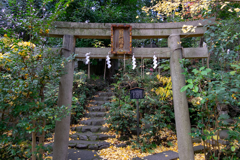 赤坂氷川神社内にある西行稲荷神社