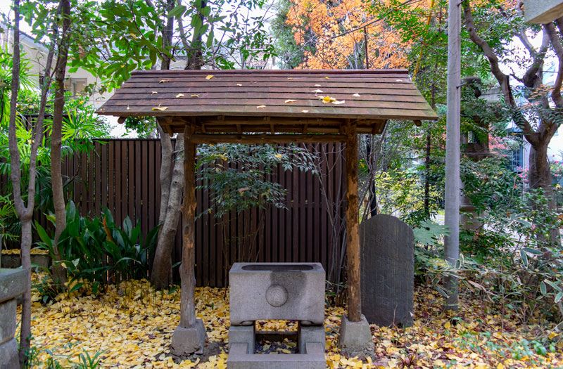 四合稲荷神社の手水舎