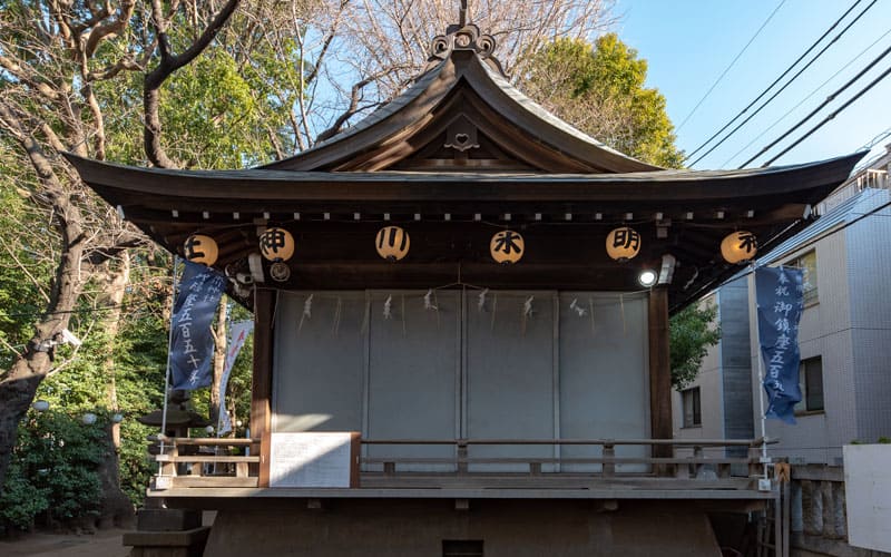 神明氷川神社の神楽殿