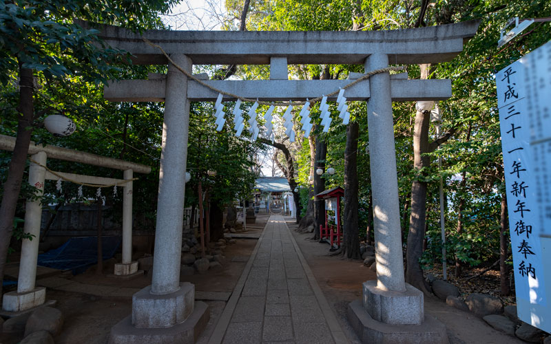 神明氷川神社の鳥居