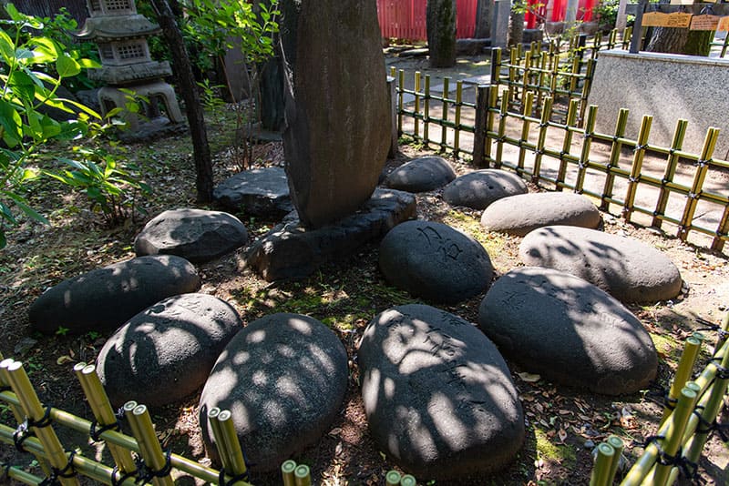 新井天神北野神社にある力石