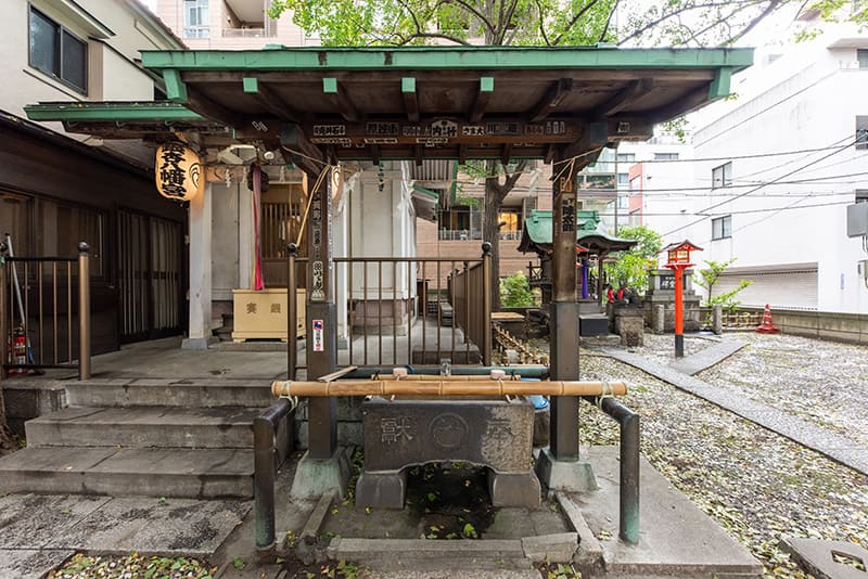 銀杏八幡宮　手水舎