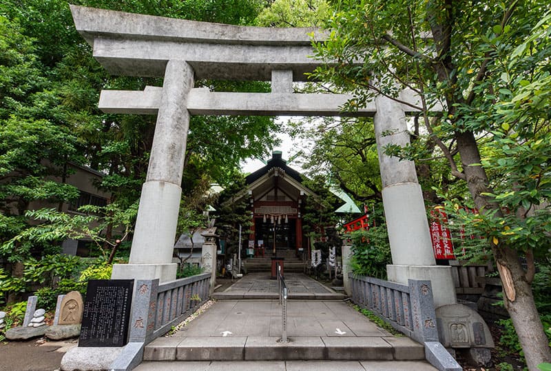 江東天祖神社本殿前の鳥居