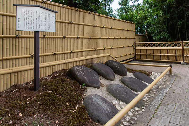 沼袋氷川神社　力石
