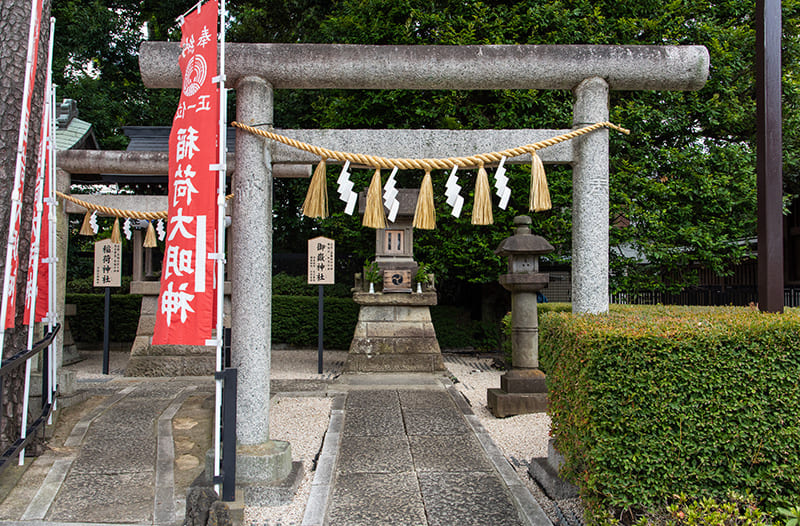 沼袋氷川神社　御嶽神社鳥居