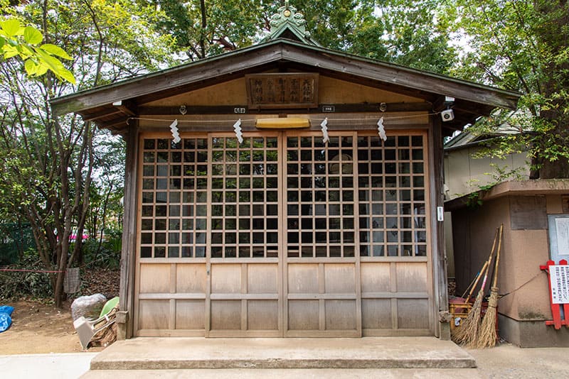 六所神社の旧本殿