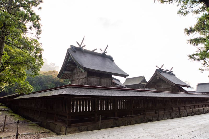 出雲大社　本殿裏