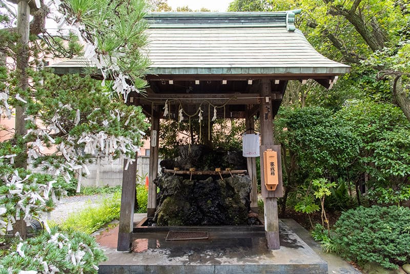 小岩神社　手水舎