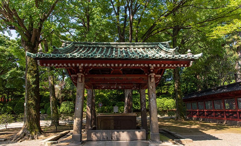 根津神社　手水舎
