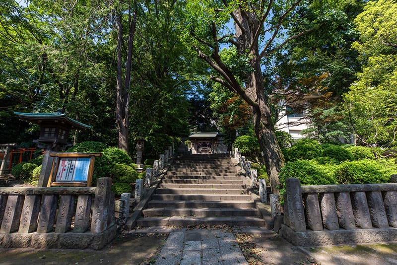 根津神社　駒込稲荷神社入り口