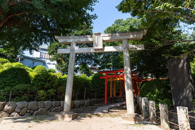 根津神社　乙女稲荷神社　桜門横