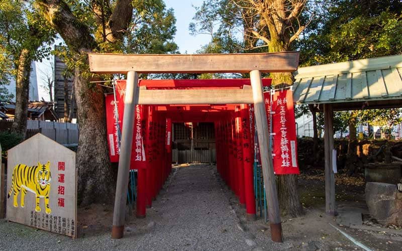 世木神社　三吉稲荷神社　鳥居