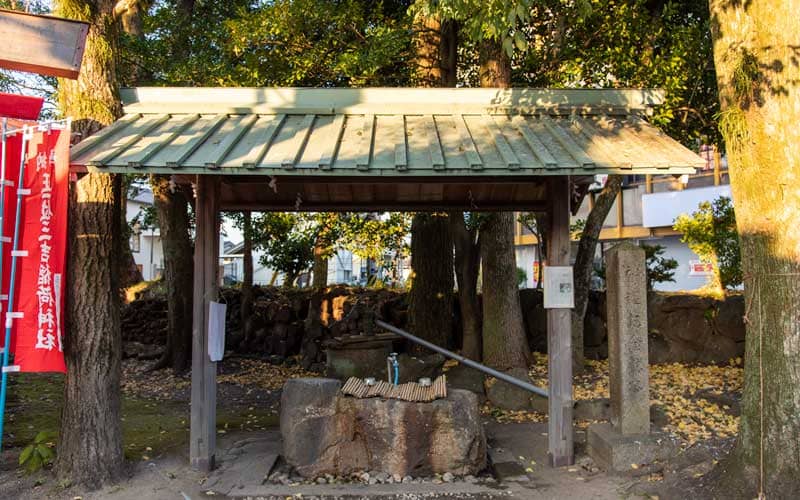 世木神社　手水舎