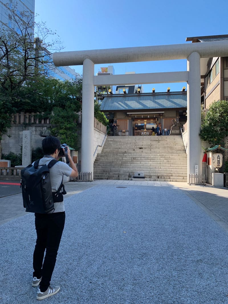 芝大神宮　鳥居前
