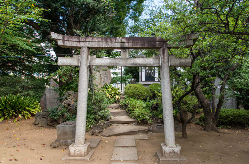 品川神社　御嶽神社鳥居