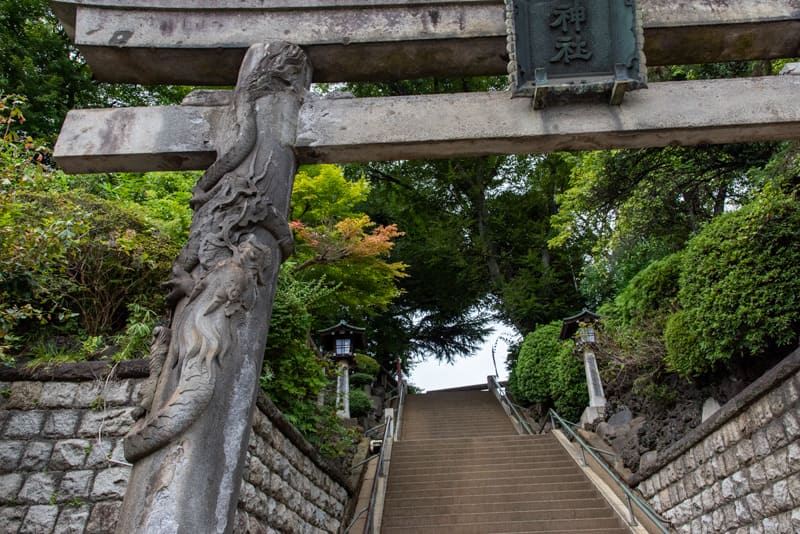 品川神社入り口鳥居　昇竜