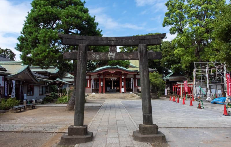 品川神社　拝殿前の鳥居