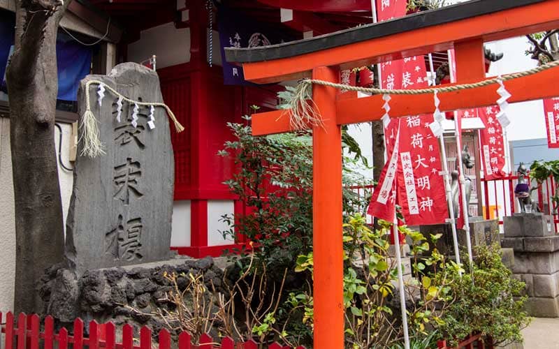 装束稲荷神社 榎碑