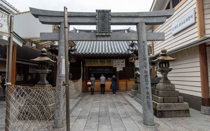 若八幡宮　拝殿
