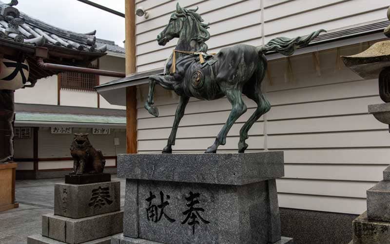 若八幡宮　馬像