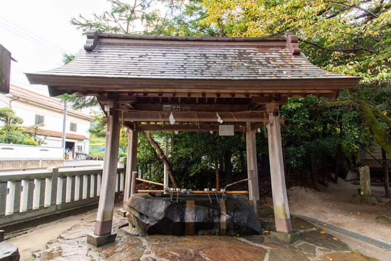 八重垣神社　手水舎