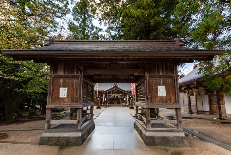 八重垣神社　隋神門